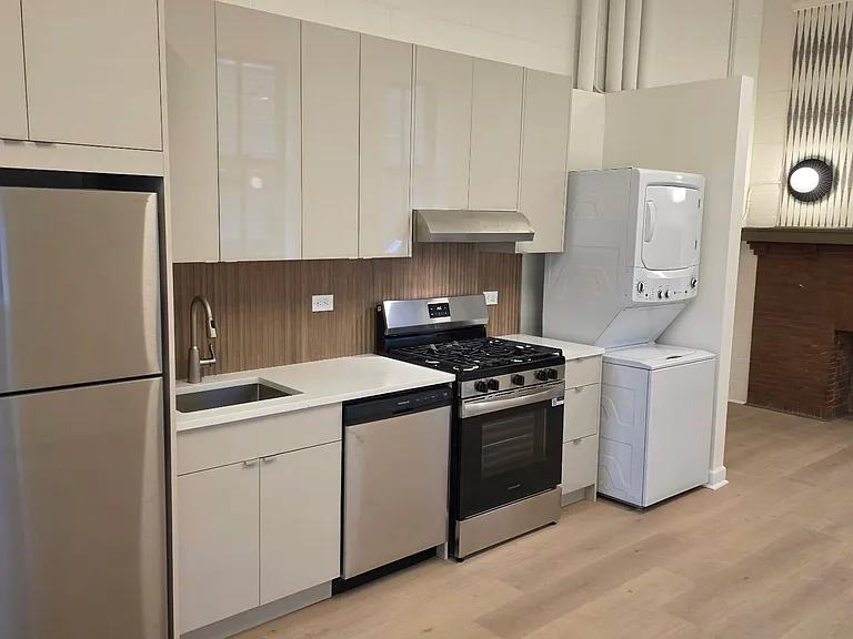 1513 N Western Ave #302 — Photo 3