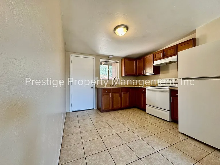 2302-2312 N Ralph Ave — Photo 8