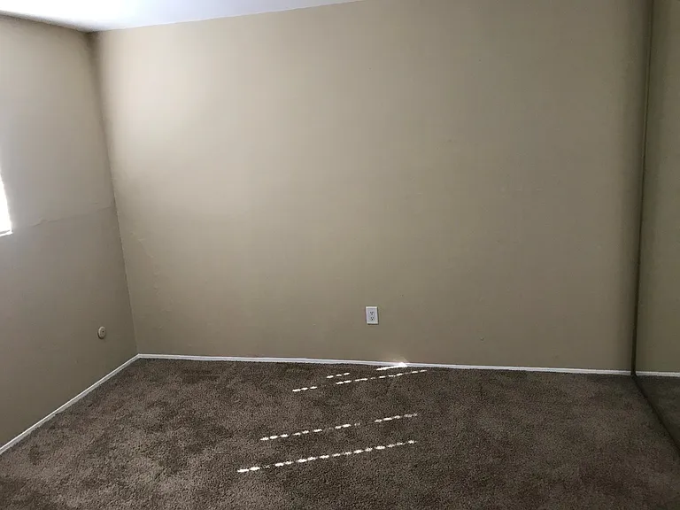 La Paloma Apartments — Photo 22