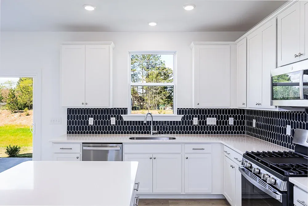 3 bed, 2.5 bath, 1900 sqft, $2,099 — Photo 3