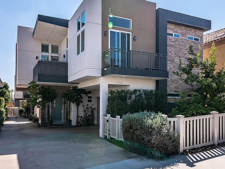 2204 Harriman Ln #B — Photo 16