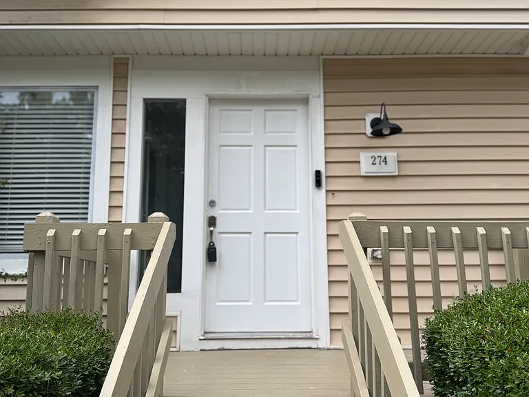 274 Mariners Cir — Photo 2