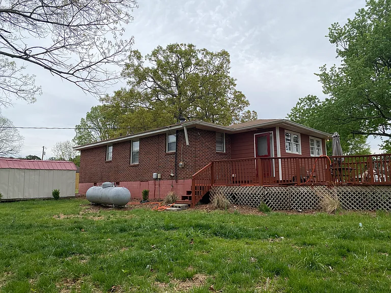 914 Ozora Rd — Photo 4