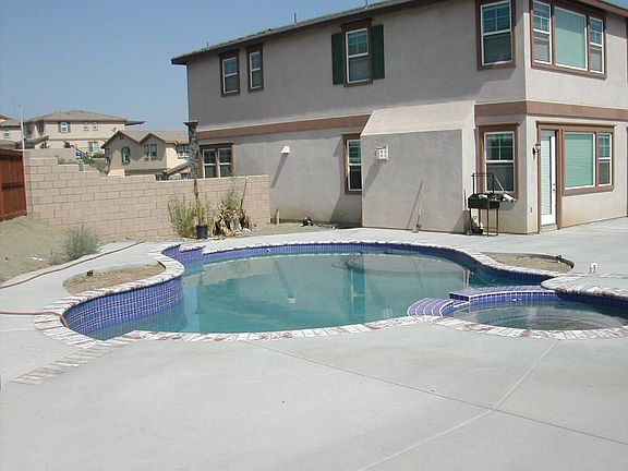 Pool/Huge yard