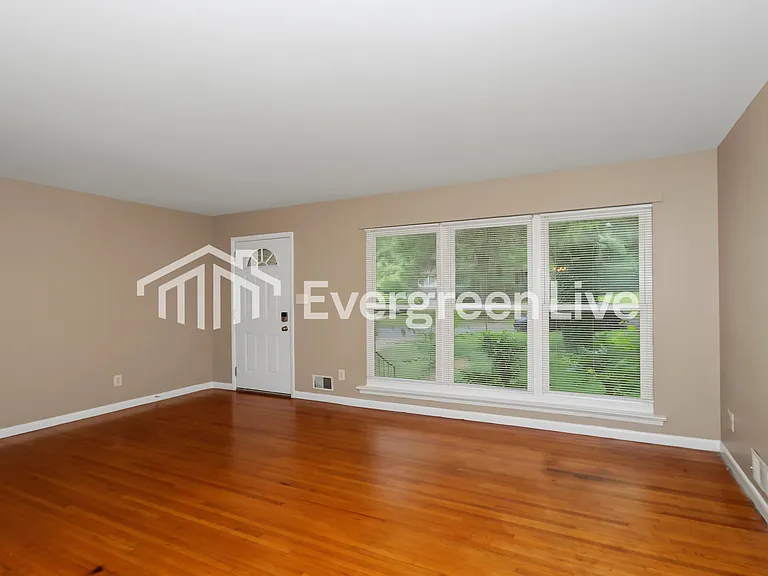 421 Westwood Ave — Photo 9
