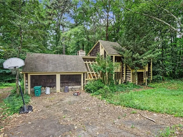 5230 Essex Farms Ct, Stone Mountain, GA 30088