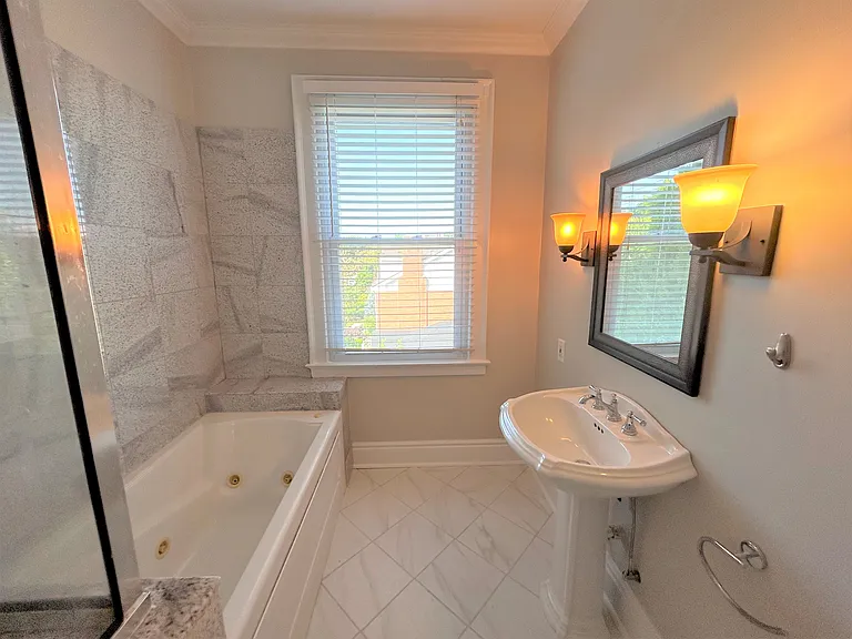 920 College St #3B — Photo 20