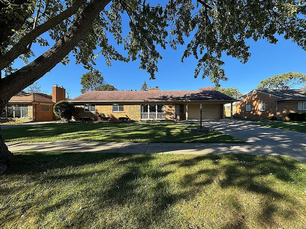 25438 Elon Dr photo 1
