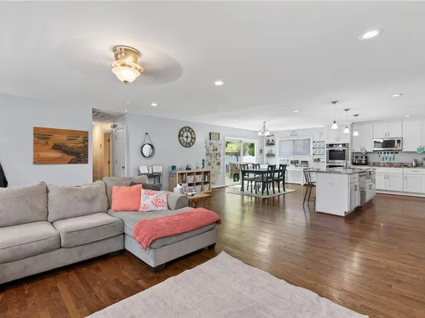 453 Caren Dr, Virginia Beach, VA 23452