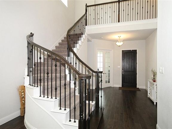 3rd image of 10545 Helen Dr