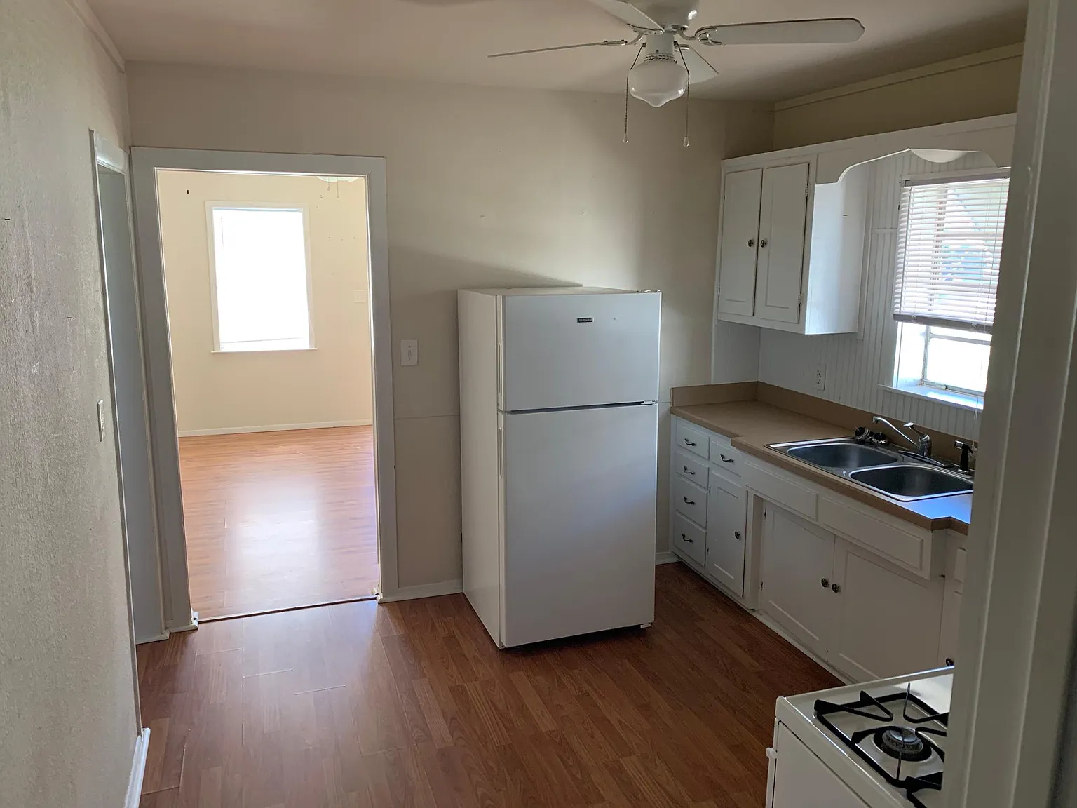 2 bed, 1000 sqft, $1,100 — Photo 3