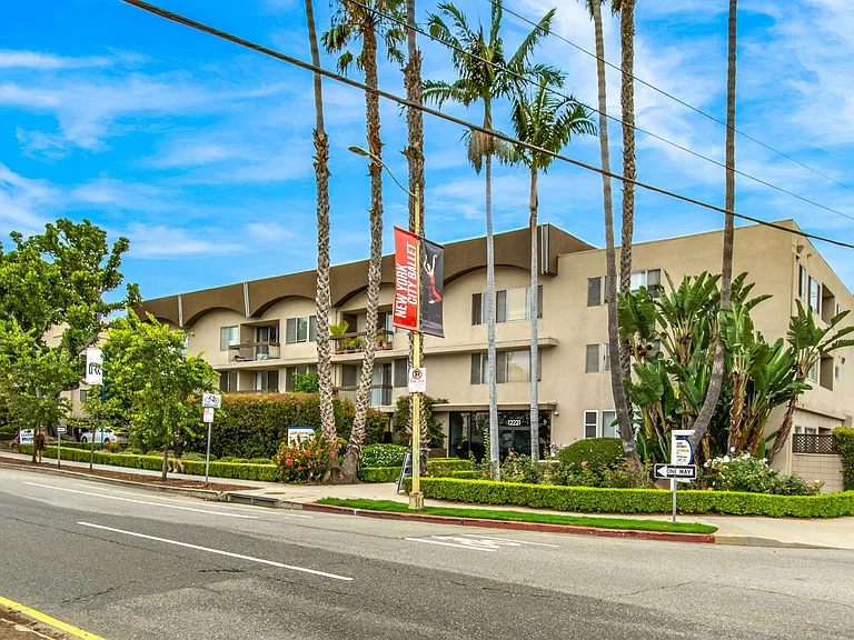 12221 San Vicente Blvd — Photo 46