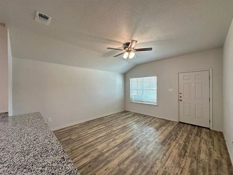 1801 Clovis Dr — Photo 5