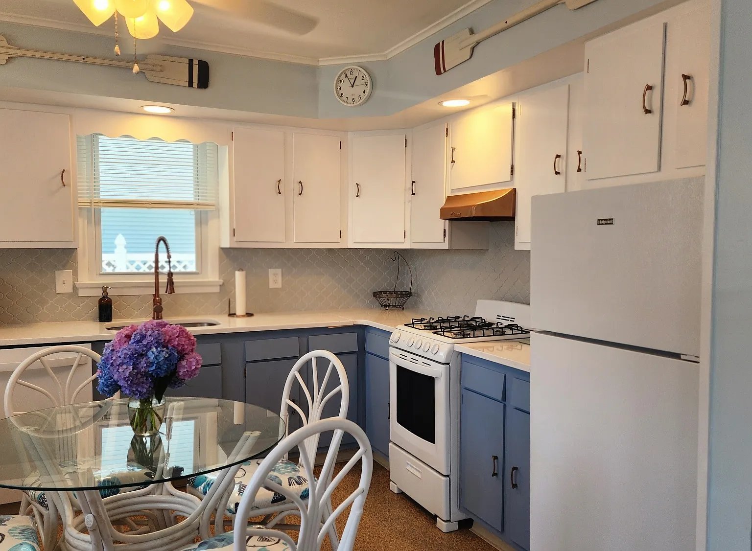 3 bed, 1.5 bath, 1200 sqft, $2,200 — Photo 3