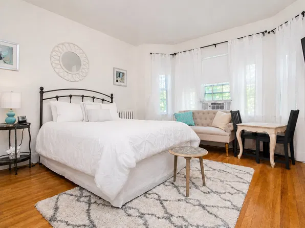 1253 Beacon St, Brookline, MA