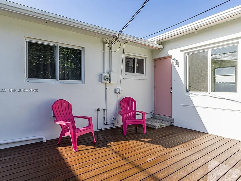 616 NW 3rd Ct — Photo 4