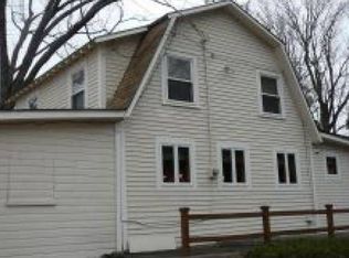 86 Crescent Lake Rd, Newport, NH 03773