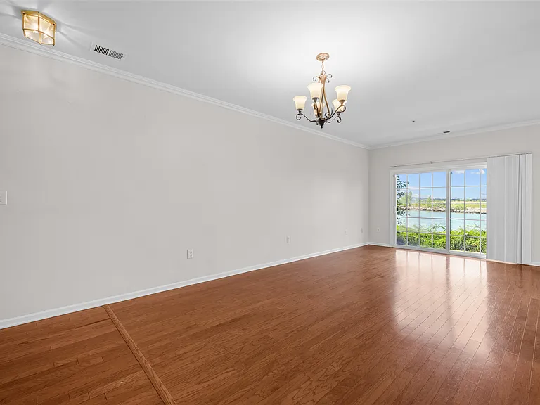 92 Lyon Ct — Photo 12