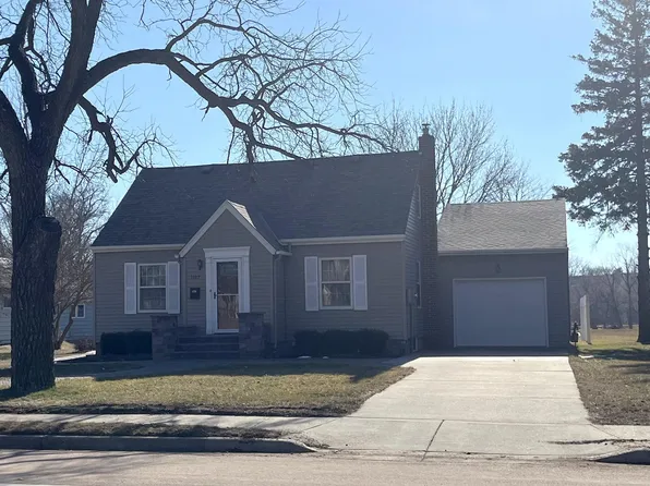 1187 River Rd, Windom, MN 56101