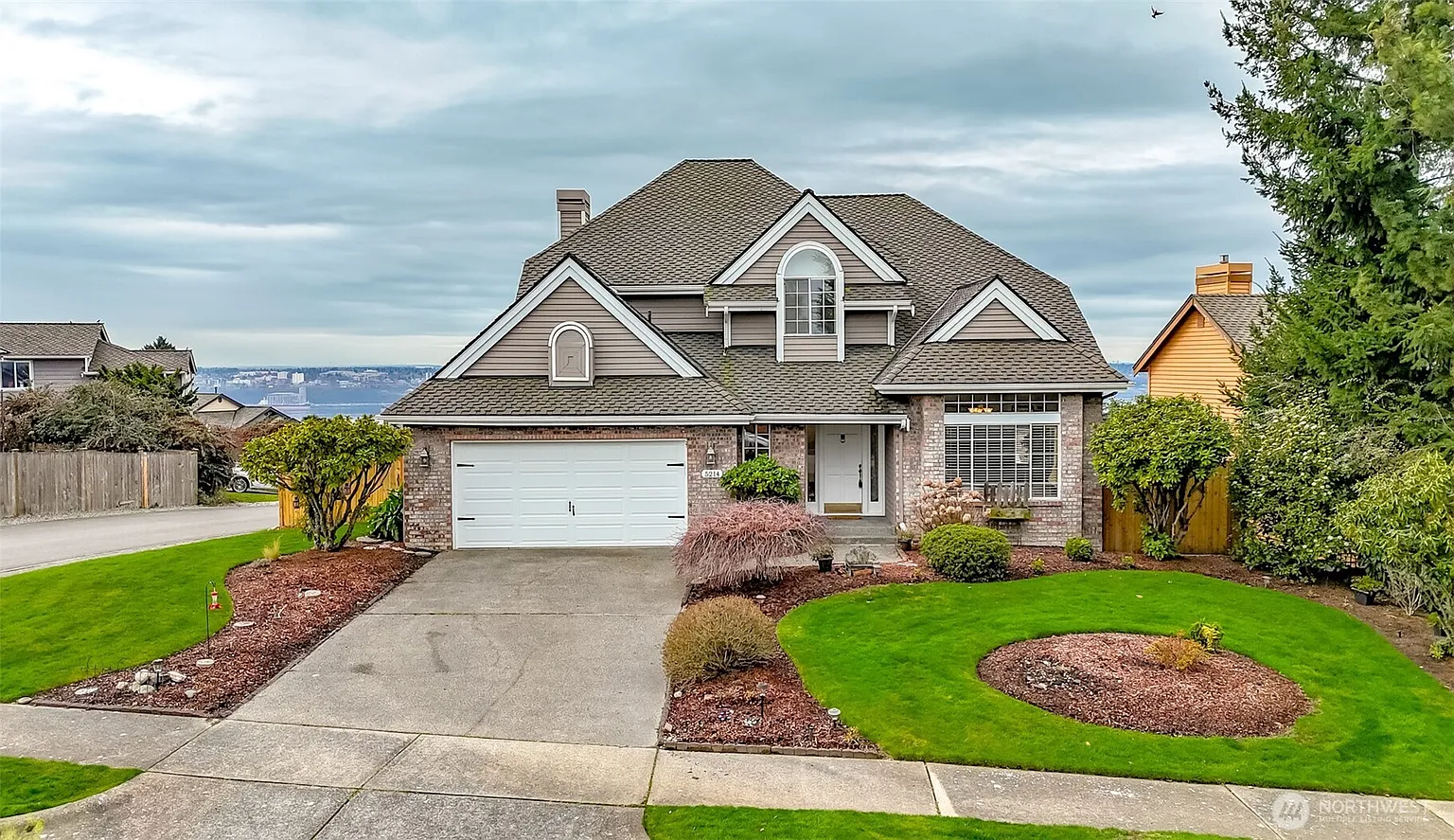 5214 Tower Drive NE photo 1