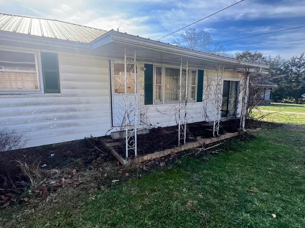 31 State Highway 702, Sandy Hook, KY 41171