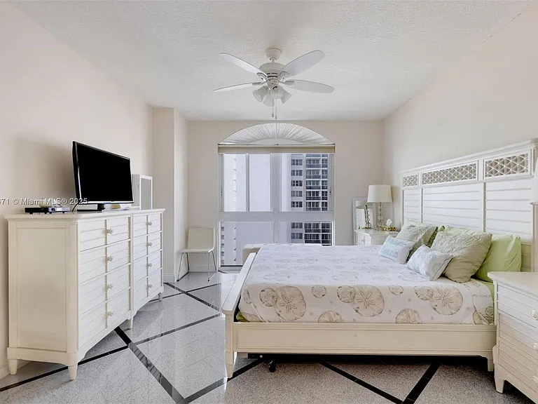 2080 S Ocean Dr #9 — Photo 15
