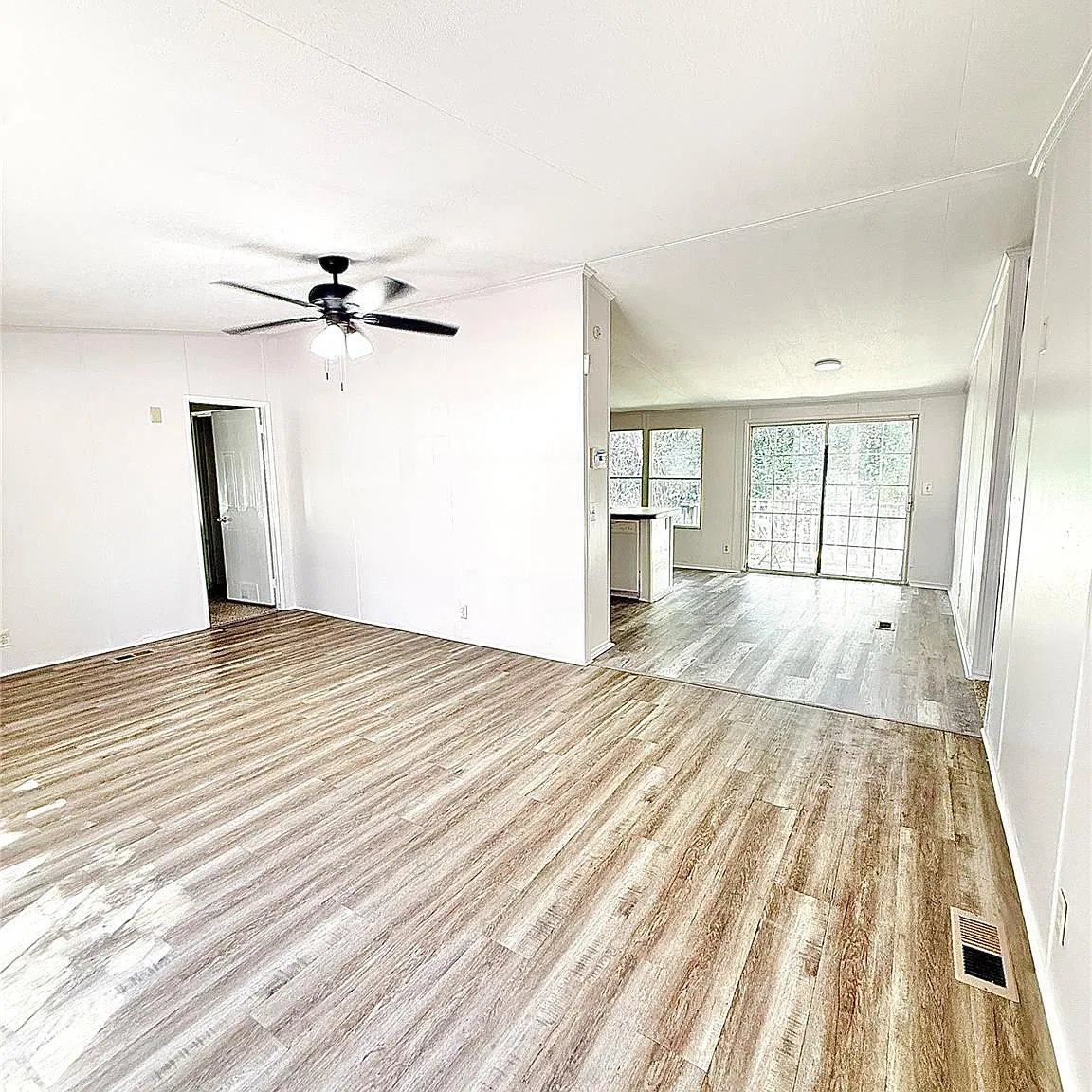 3 bed, 2.0 bath, 1344 sqft, $1,450 — Photo 2