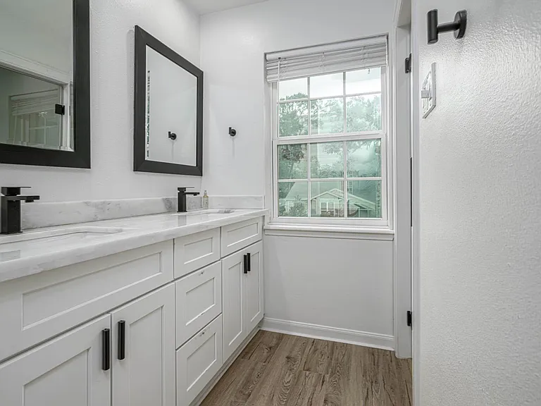715 Thistlewood Dr — Photo 29