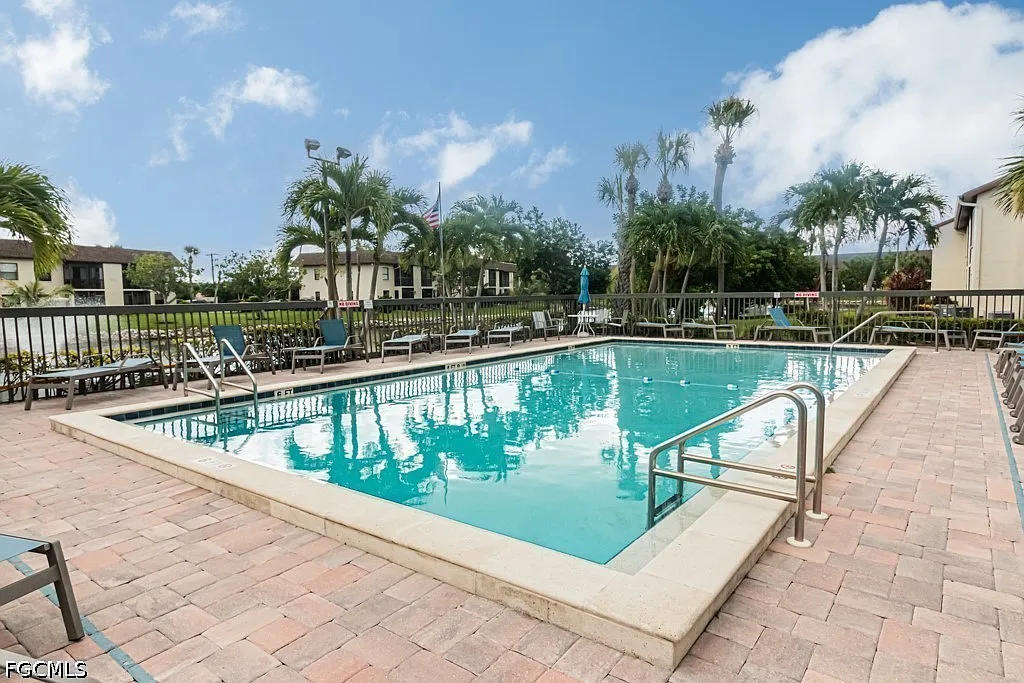 3 bed, 2.0 bath, 1062 sqft, $1,700 — Photo 1