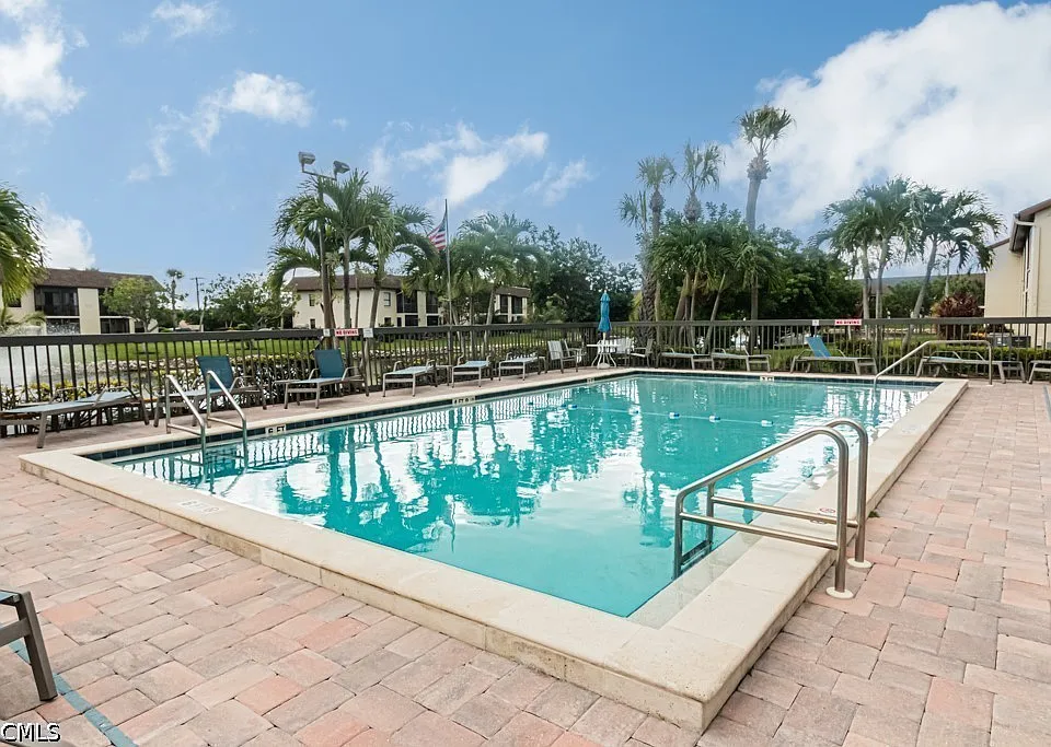 9275 Lake Park Dr #204