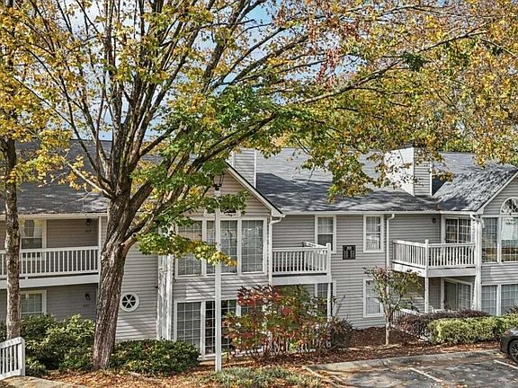 2nd image of 410 Countryside Pl SE