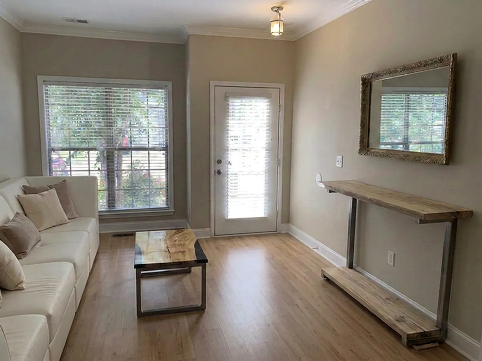 3 bed, 2.5 bath, 1837 sqft, $2,150 — Photo 3