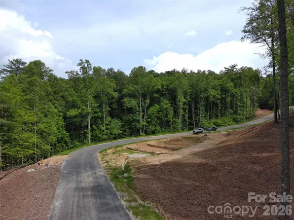 Northview Dr, Hendersonville, NC 28791