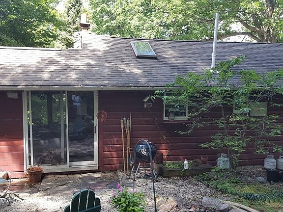 2nd image of 1078 Lakeside Dr E