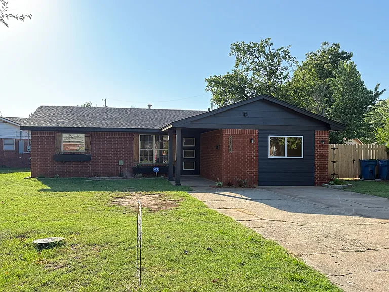 2209 Marshall Dr — Photo 3