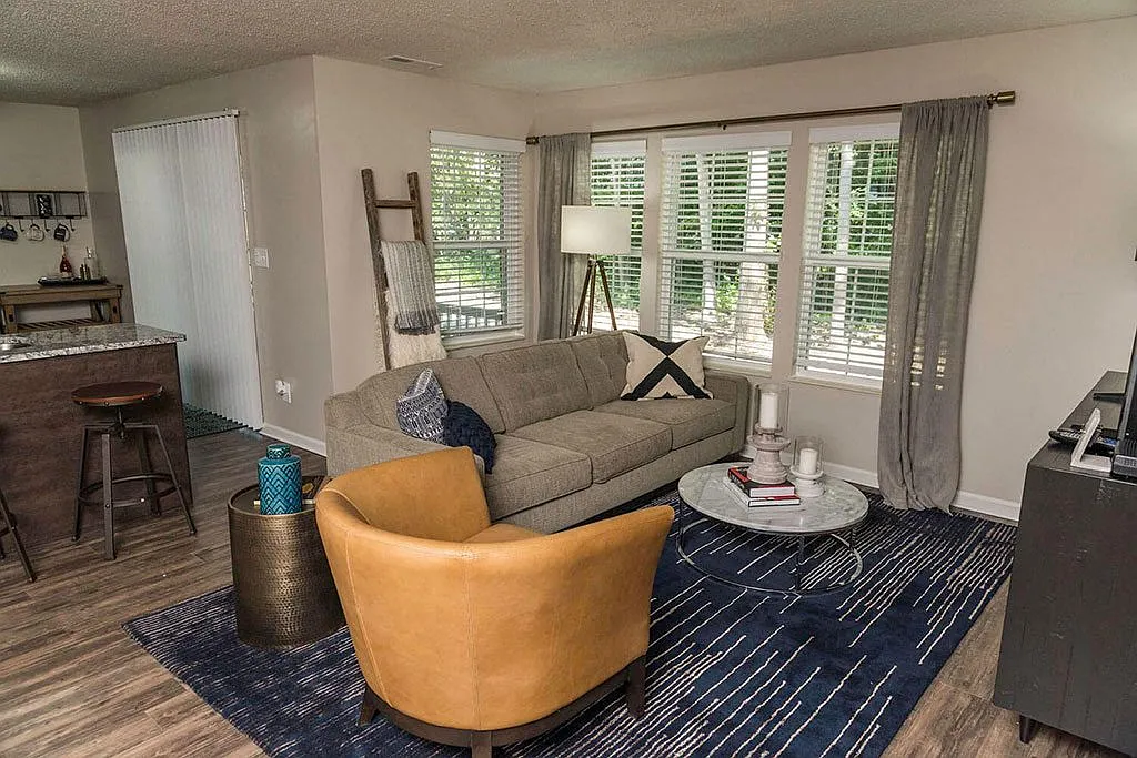 Fairlane Woods Apartments — Photo 3