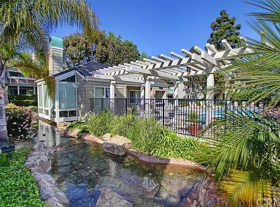 Common area landscape features