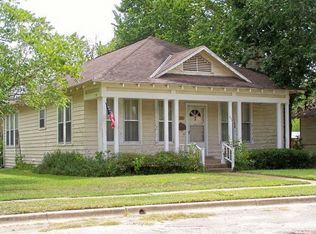 503 E Clayton St, Cuero, TX 77954