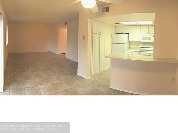 3204 Coral Lake Dr, Pompano Beach, FL 33065