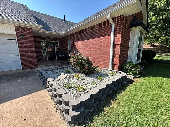 3rd image of 12 Northwood Dr