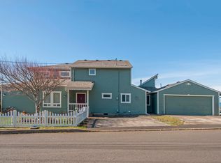 17 NE Williams Ave, Depoe Bay, OR 97341