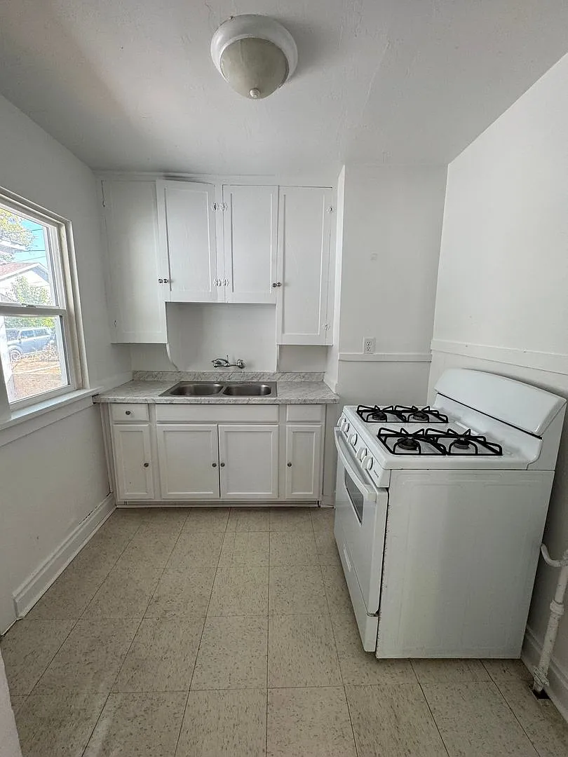 Adams 3211 — Photo 3