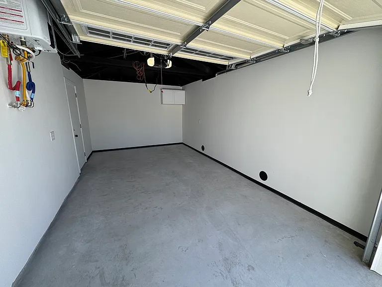 762 E Hillcrest Dr — Photo 15