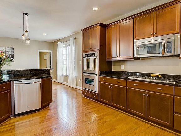 4th image of 1405 Hope Farm Ct