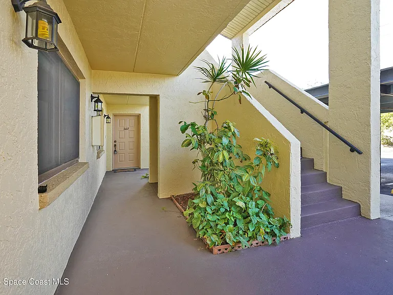 220 S 5th St #205 — Photo 4