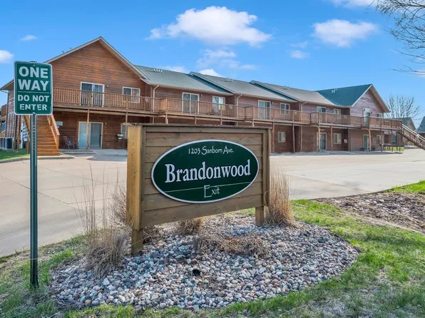 1203 Sanborn Ave Unit 14, Okoboji, IA 51355