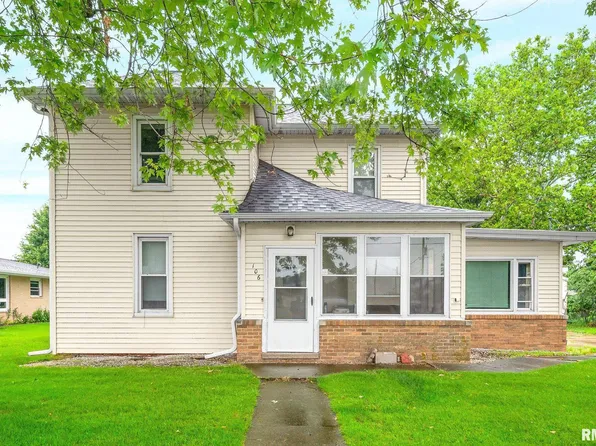 106 W Lincoln St, Roanoke, IL 61561