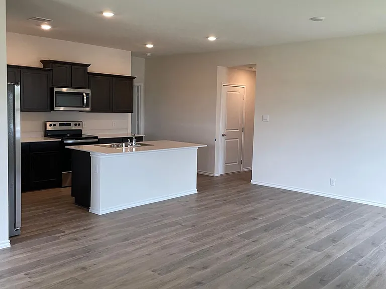 3224 Sweetwater Way — Photo 5