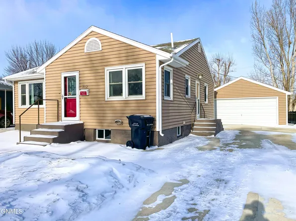 712 16th St W, Williston, ND 58801