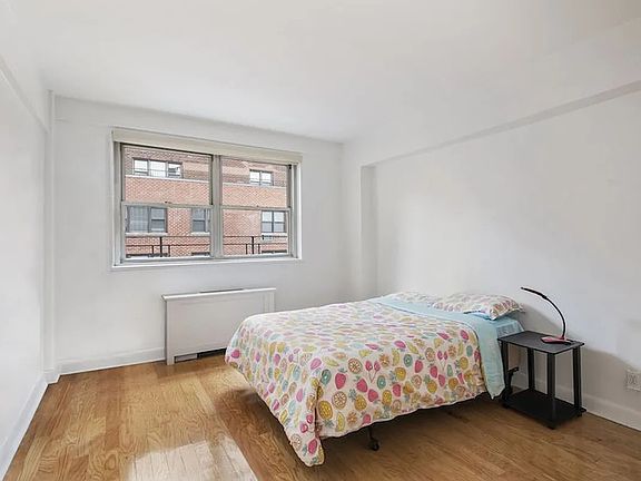 3rd image of 211 E 53rd St APT 14B
